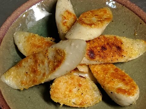 魚肉ソーセージのパルメザンチーズ焼き